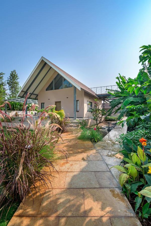 Saffronstays Eden, Nashik - Pet-Friendly Villa With Pool, Jacuzzi & Grape Farm Eksteriør billede