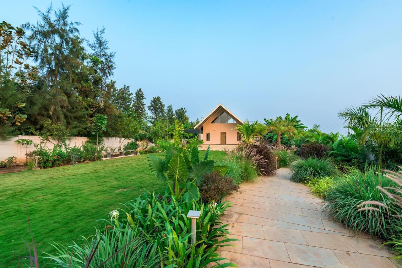 Saffronstays Eden, Nashik - Pet-Friendly Villa With Pool, Jacuzzi & Grape Farm Eksteriør billede